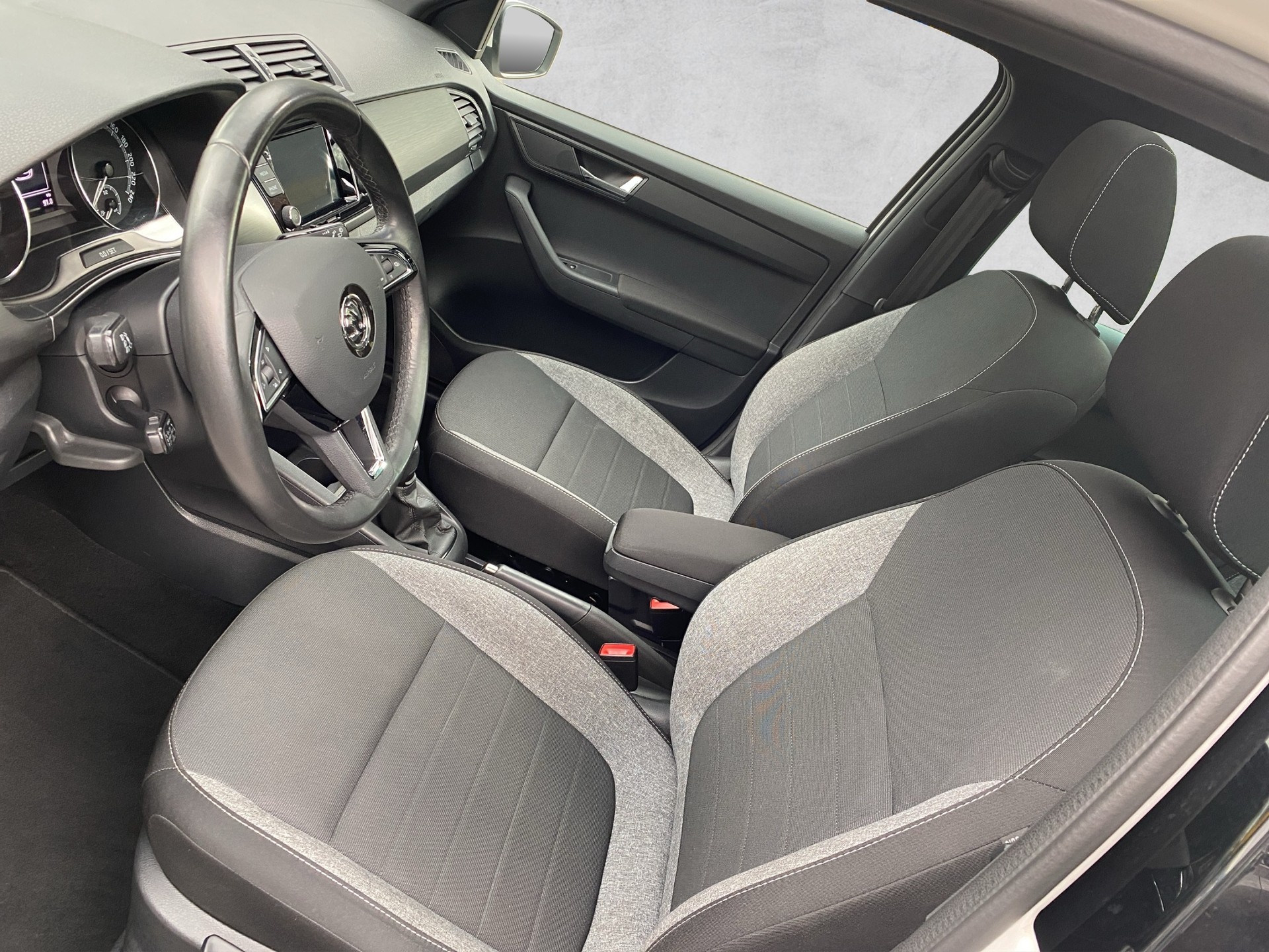 SKODA Fabia Combi 1.0 TSI Ambition-image-8