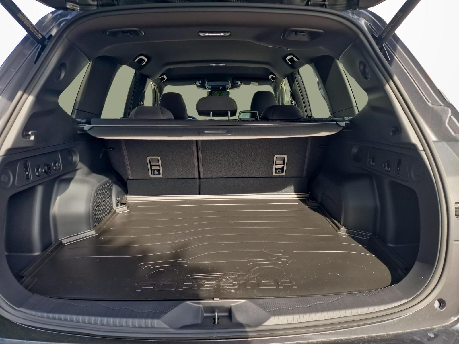 SUBARU Forester Station 2.0i e-Boxer Swiss Plus-image-12