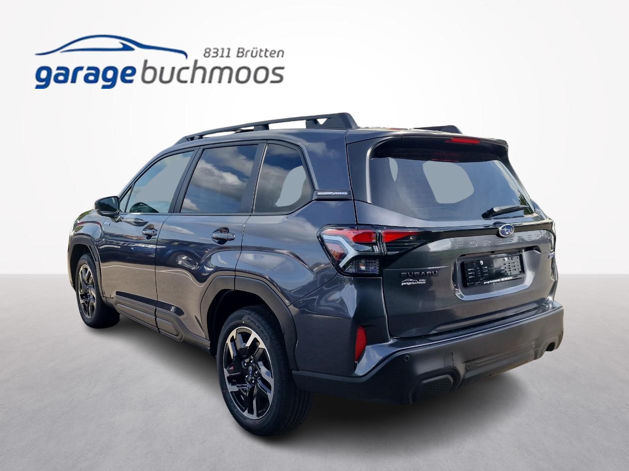 SUBARU Forester Station 2.0i e-Boxer Swiss Plus-image-2
