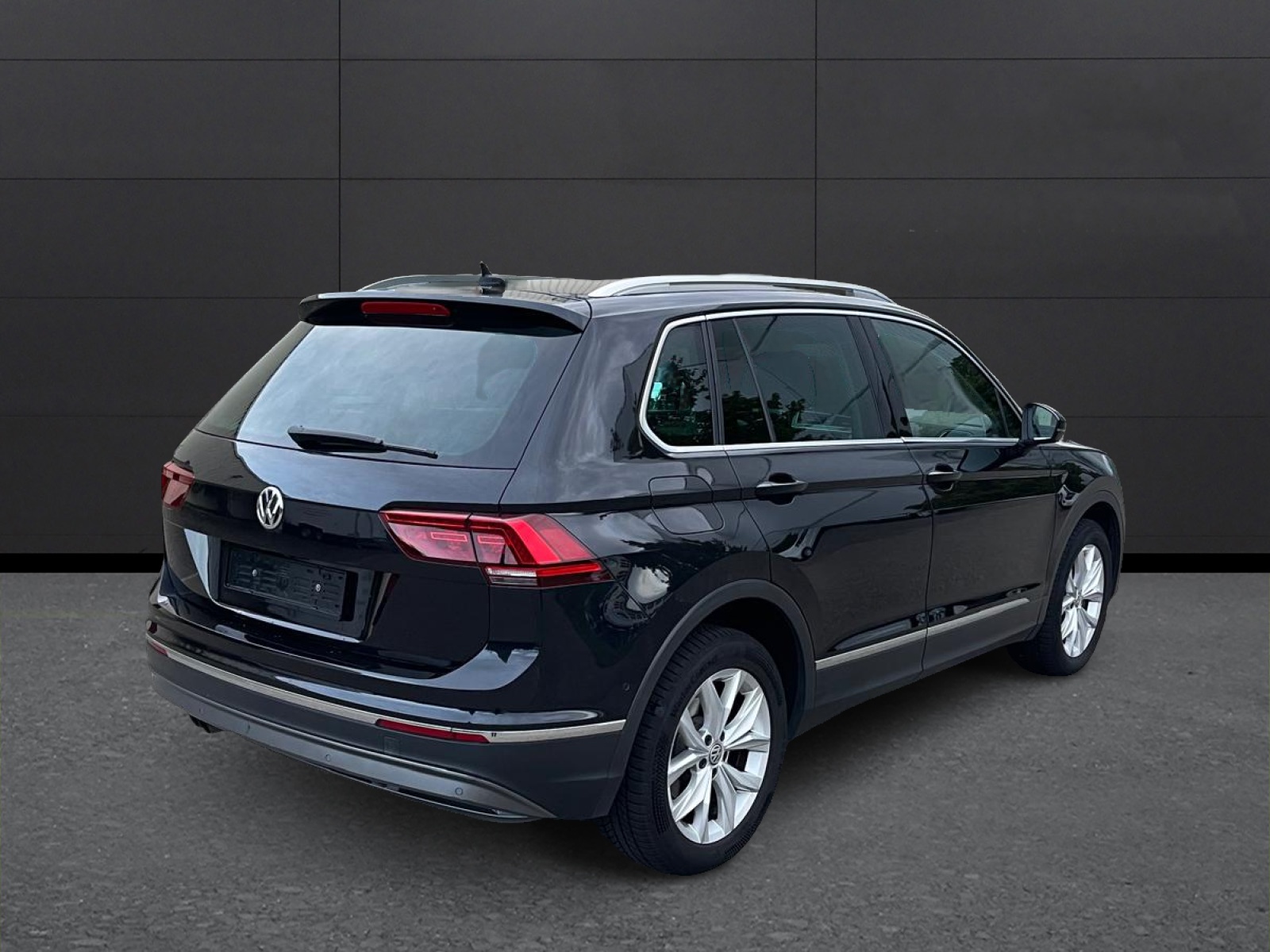 VW Tiguan 2.0TSI Highline 4Motion DSG-image-5