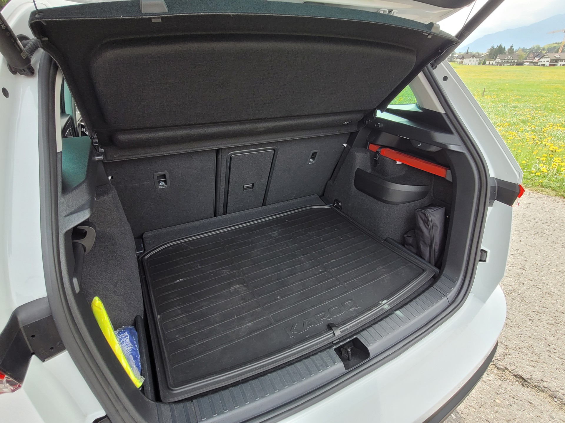 SKODA Karoq 2.0 TDI CR Style 4x4 DSG *Anhängerkupplung+8-fach bereift*-image-7