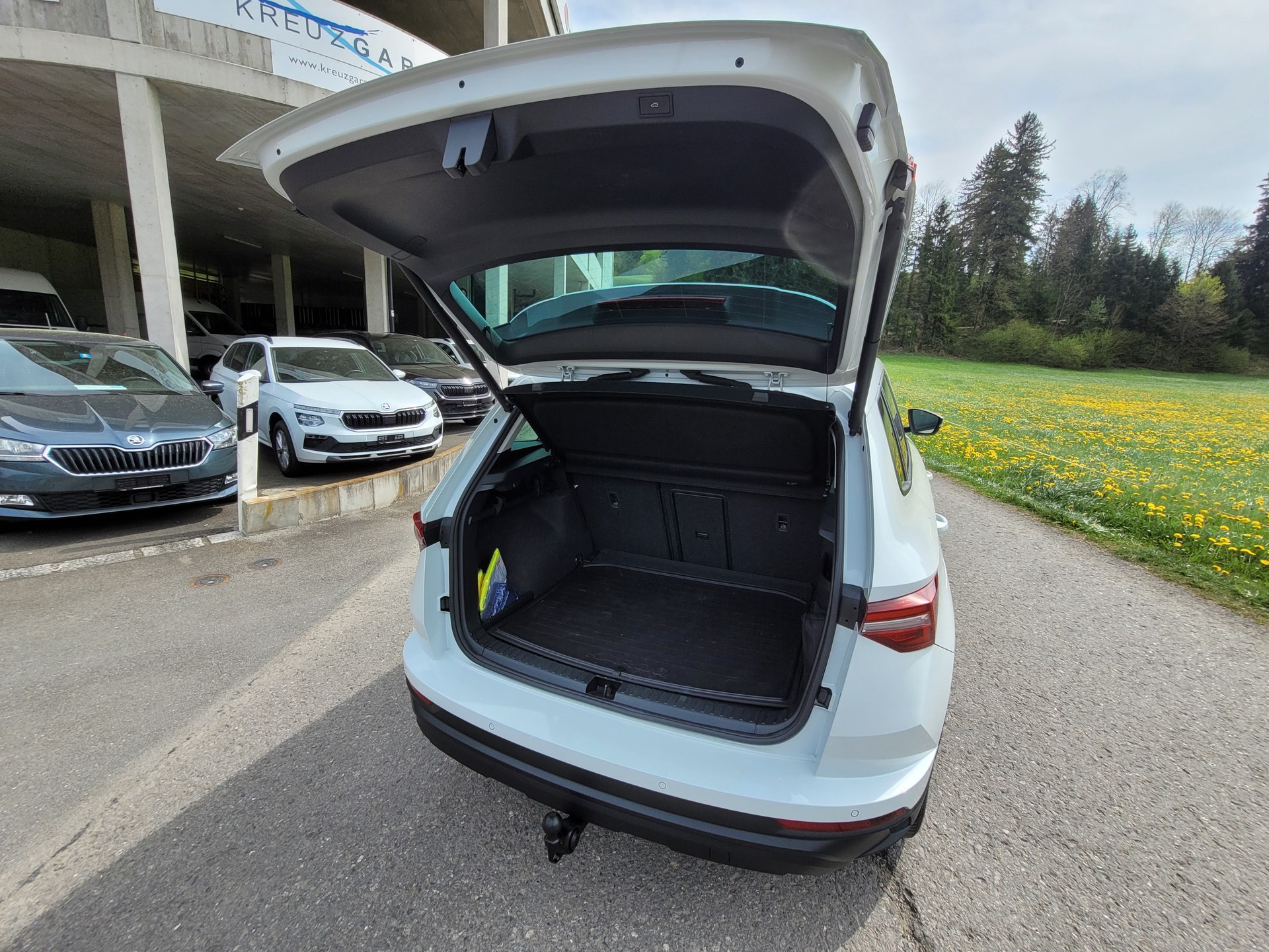 SKODA Karoq 2.0 TDI CR Style 4x4 DSG *Anhängerkupplung+8-fach bereift*-image-6