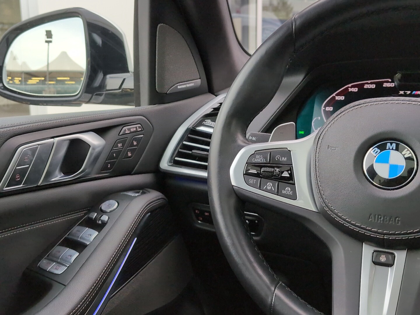 BMW X7 G07 M50i-image-10