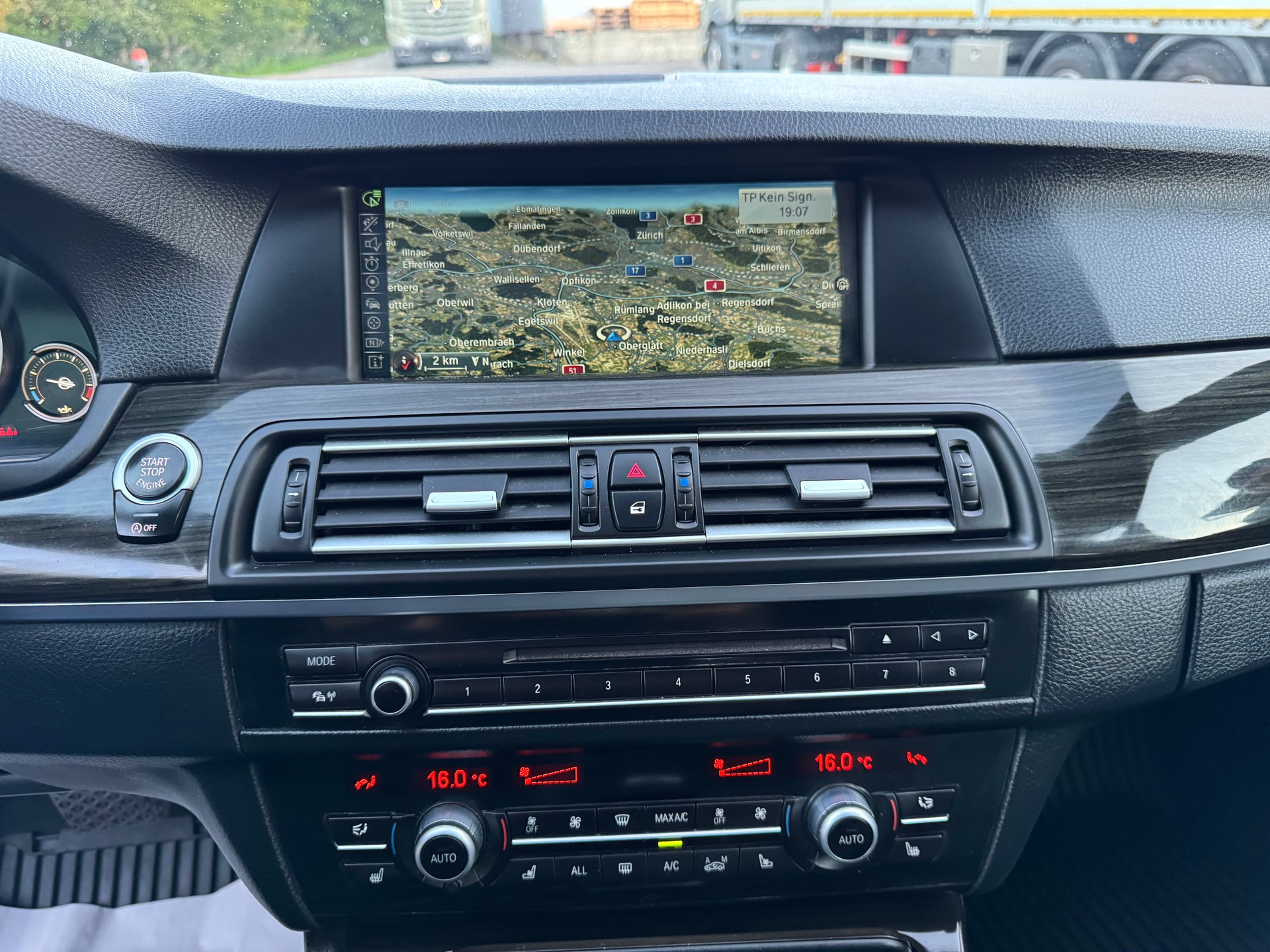 BMW M550d xDrive Touring Steptronic-image-23