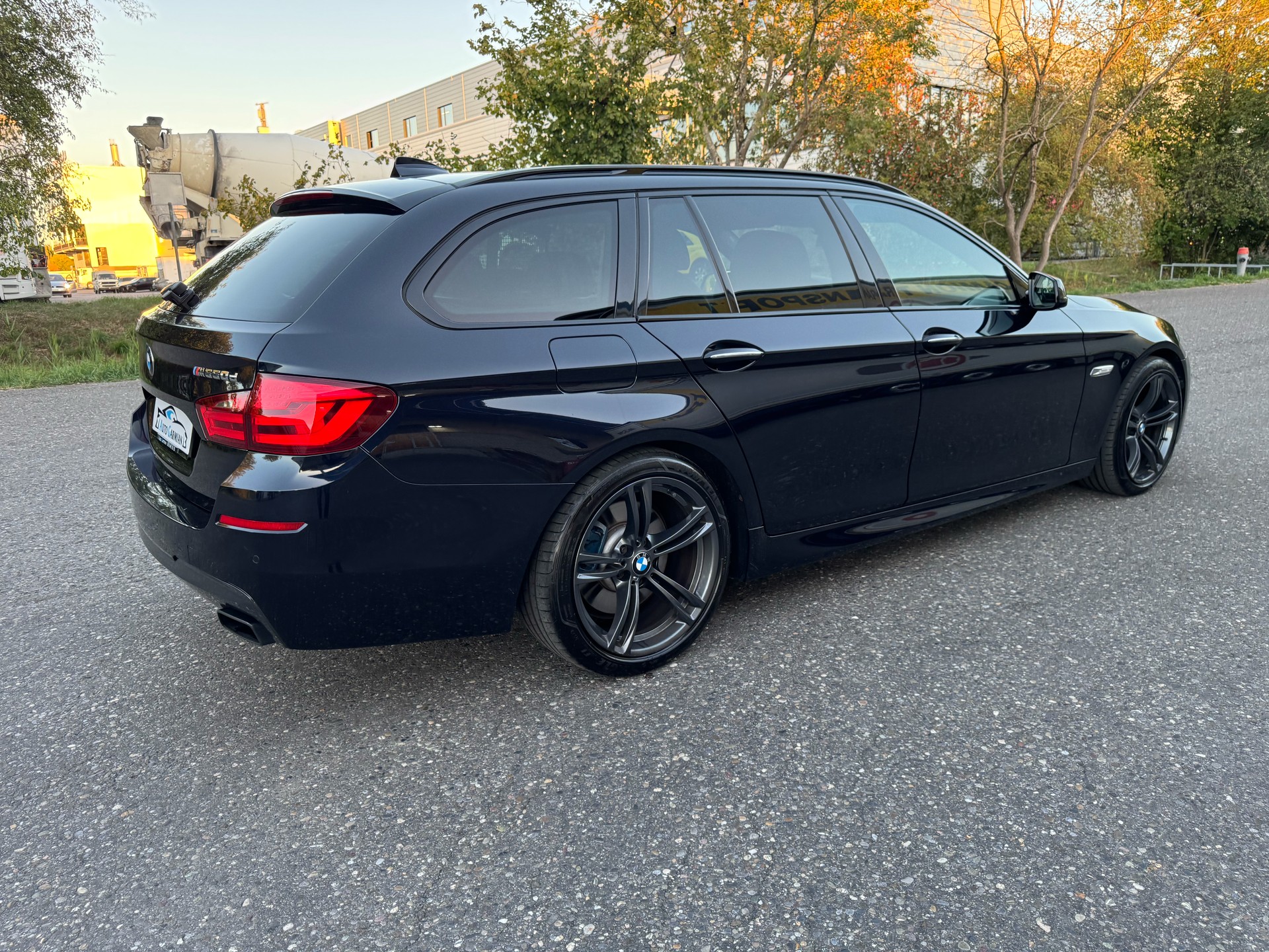 BMW M550d xDrive Touring Steptronic-image-5