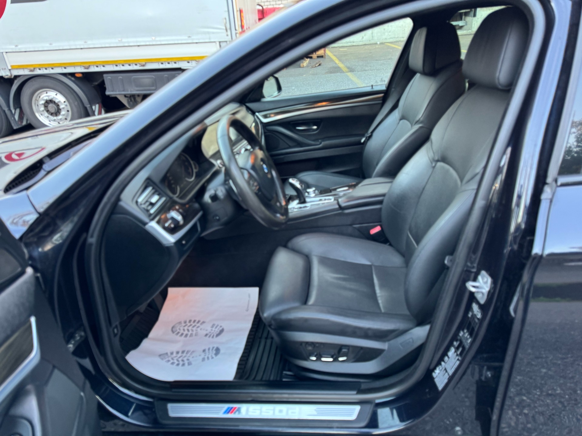 BMW M550d xDrive Touring Steptronic-image-13