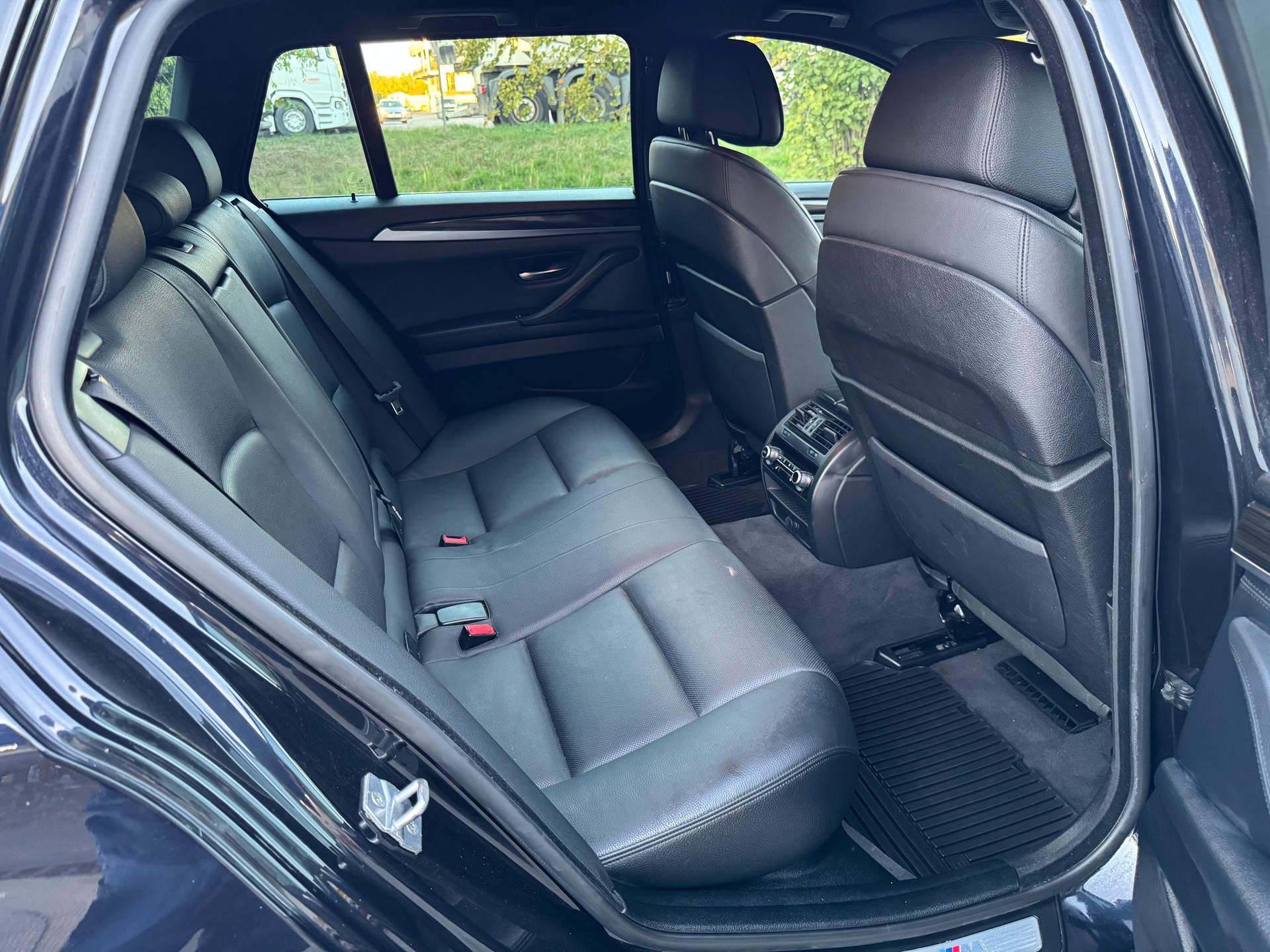 BMW M550d xDrive Touring Steptronic-image-11