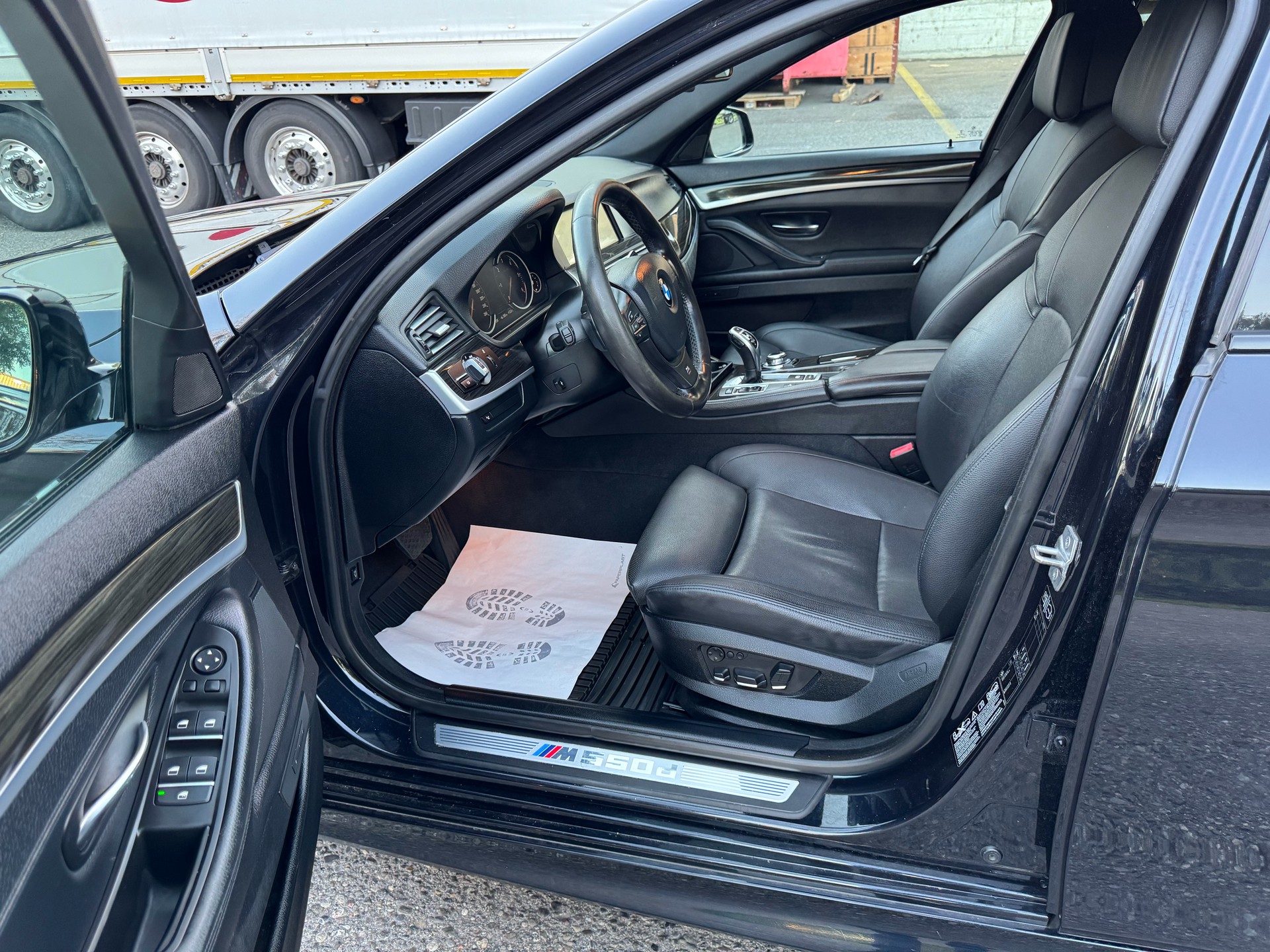 BMW M550d xDrive Touring Steptronic-image-12