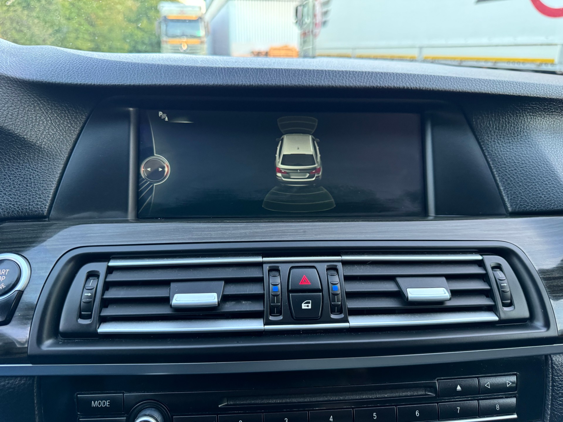 BMW M550d xDrive Touring Steptronic-image-24