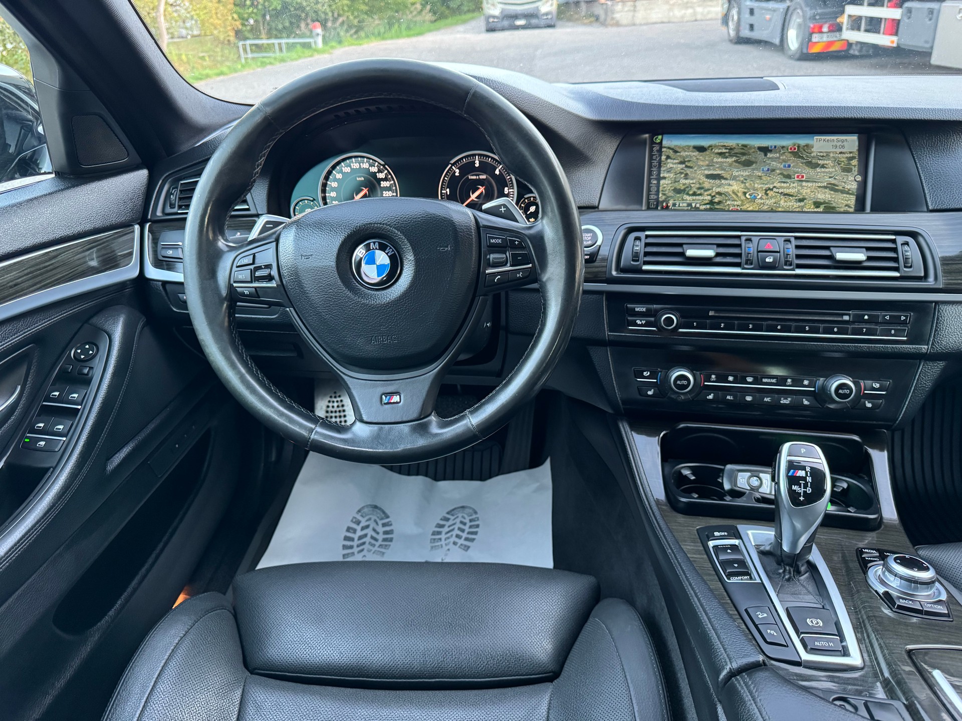BMW M550d xDrive Touring Steptronic-image-19