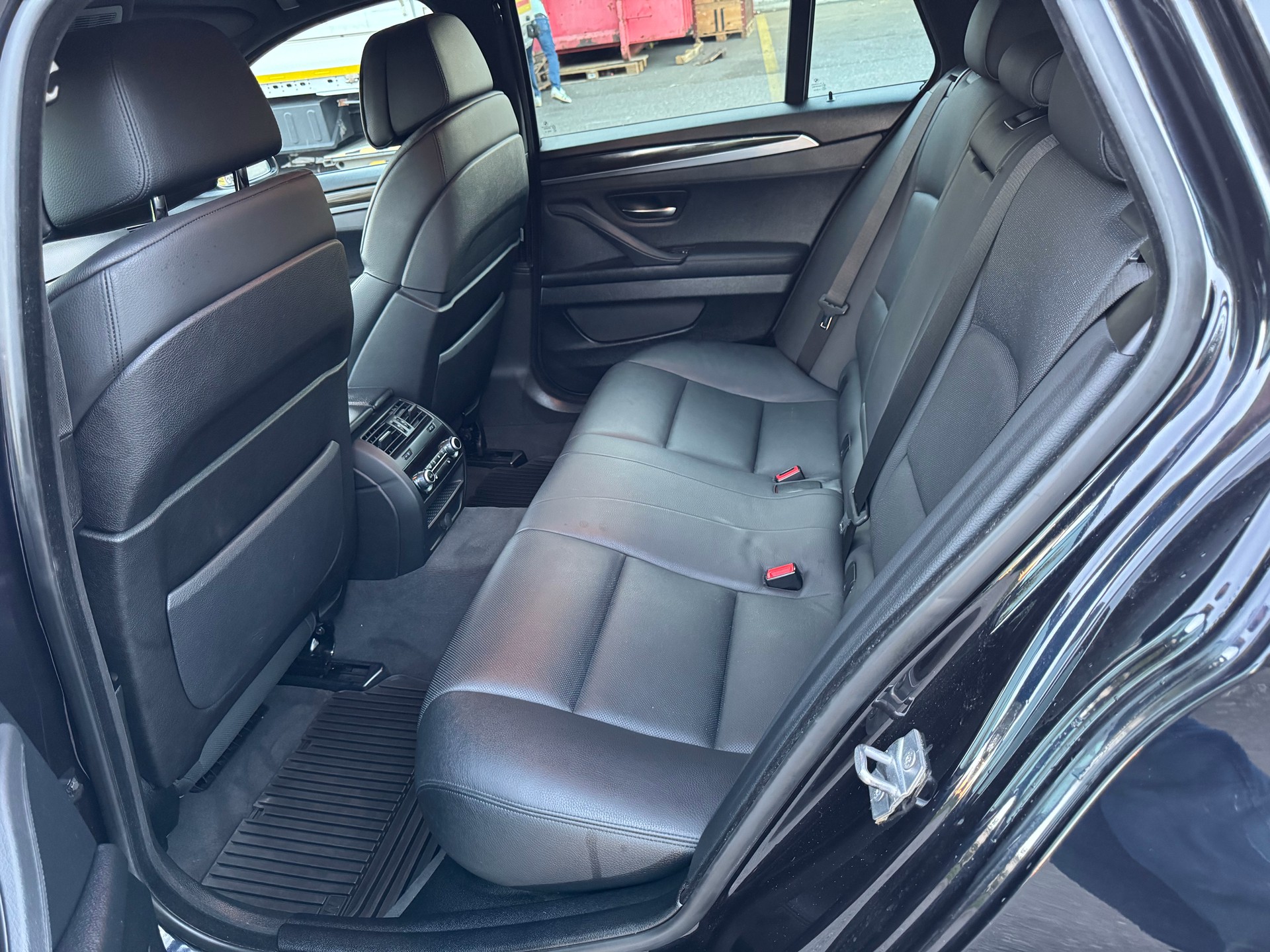 BMW M550d xDrive Touring Steptronic-image-17