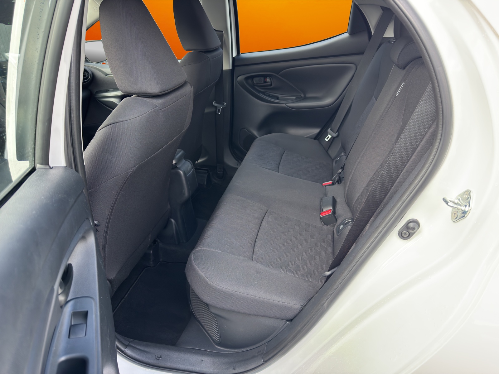 TOYOTA Yaris 1.5 Comfort e-CVT-image-11
