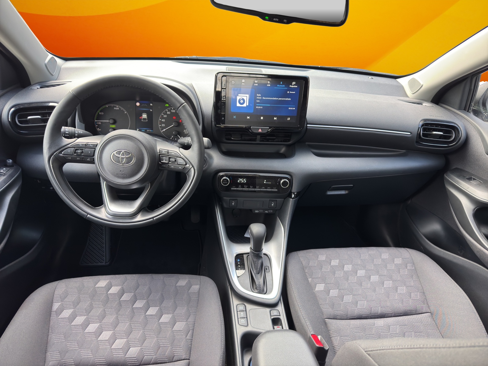 TOYOTA Yaris 1.5 Comfort e-CVT-image-8