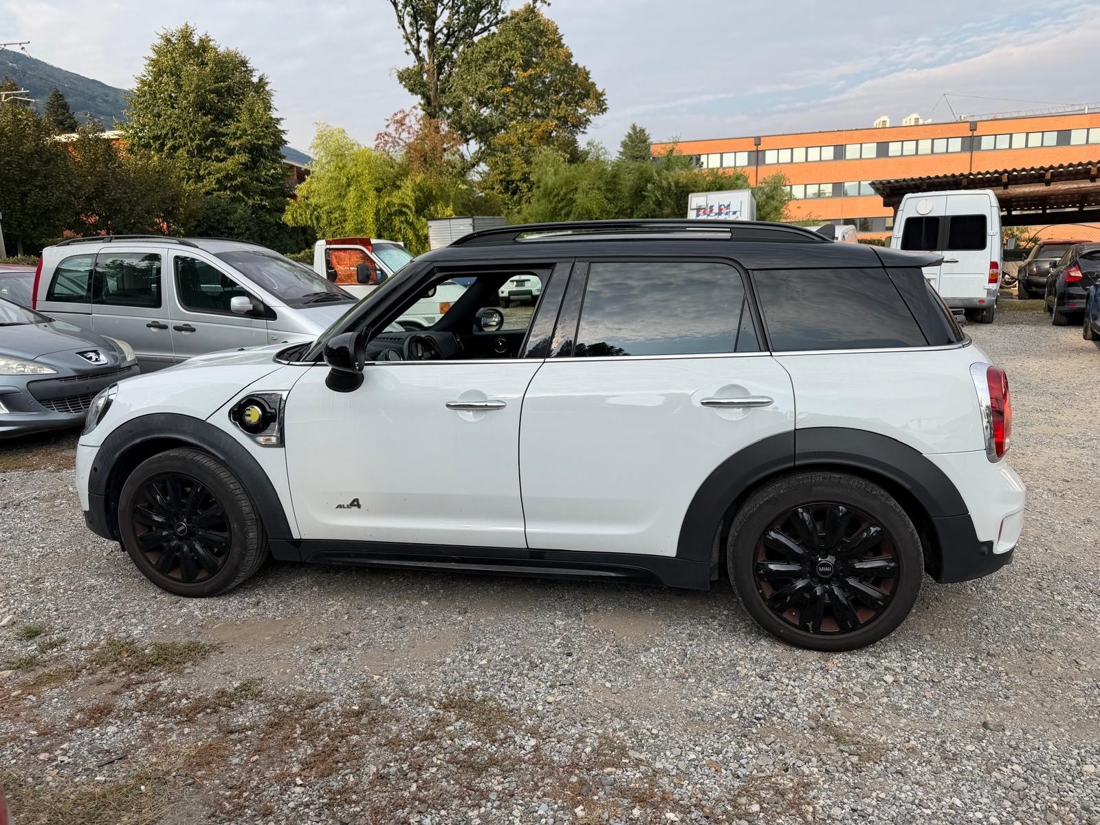 MINI COUNTRYMAN-image-8