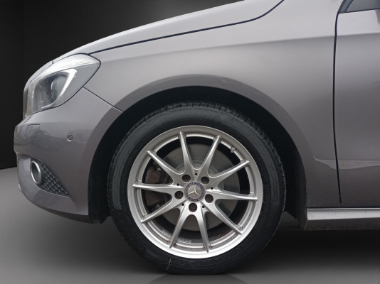 MERCEDES-BENZ A 250 Style 4Matic-image-5