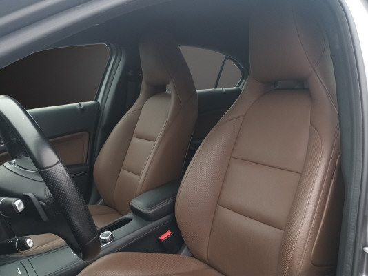 MERCEDES-BENZ A 250 Style 4Matic-image-6