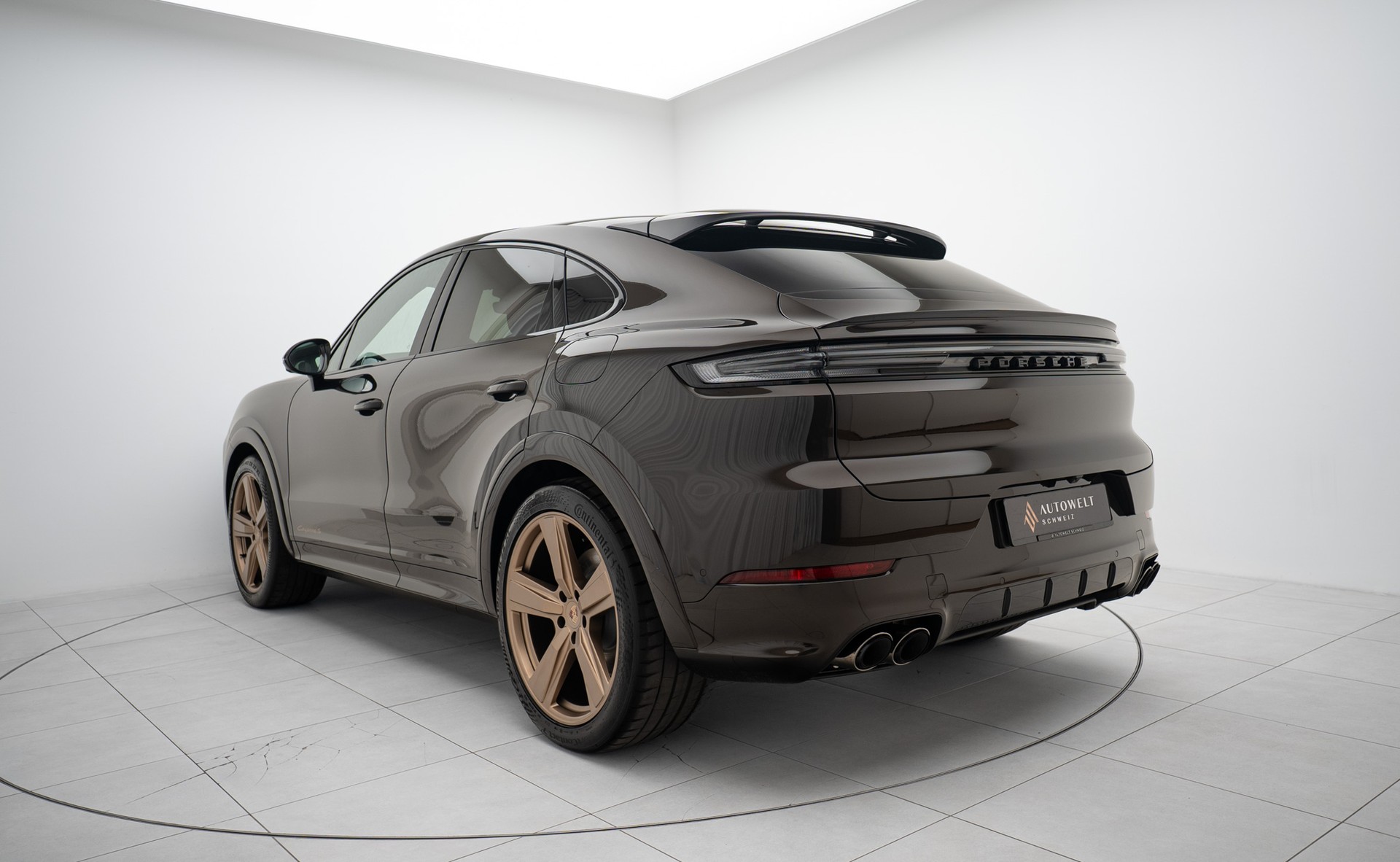 PORSCHE Cayenne S Coupé E-Hybrid / PTS Farbe-image-2