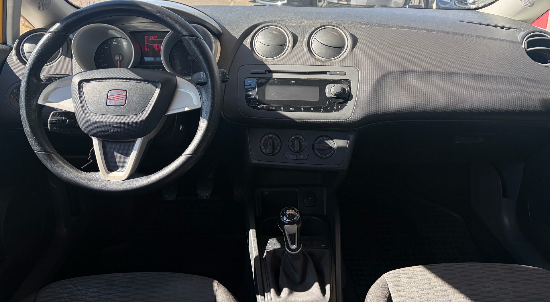 SEAT Ibiza 1.6 Style-image-8
