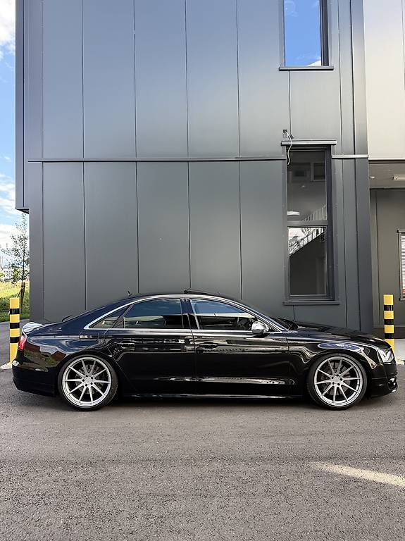 AUDI S8 4.0 TFSI V8 quattro tiptronic-image-1