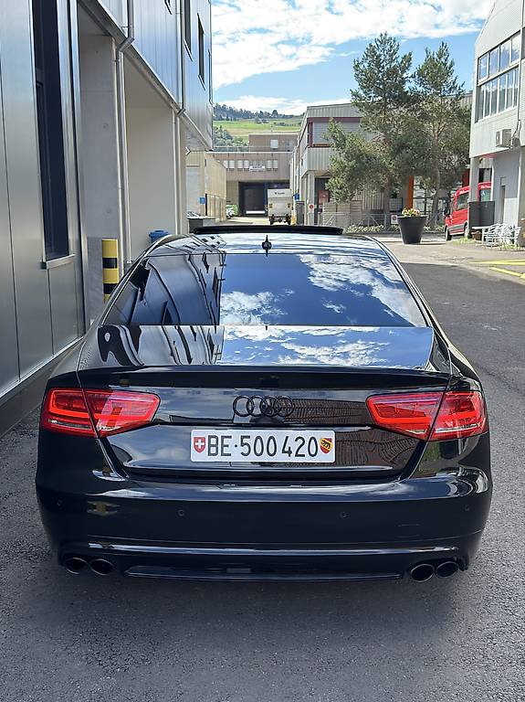 AUDI S8 4.0 TFSI V8 quattro tiptronic-image-3