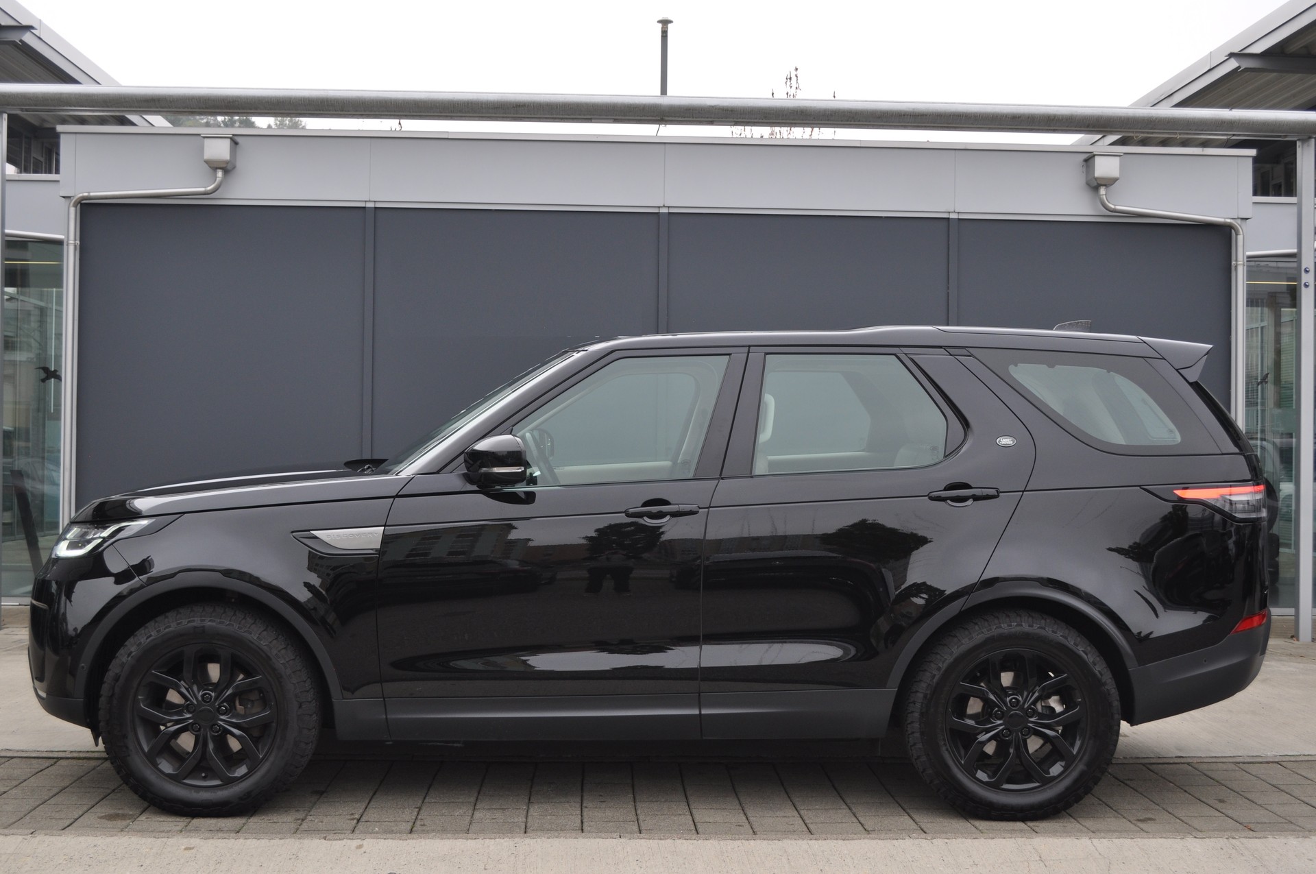 LAND ROVER Discovery 2.0 Si4 SE-image-2