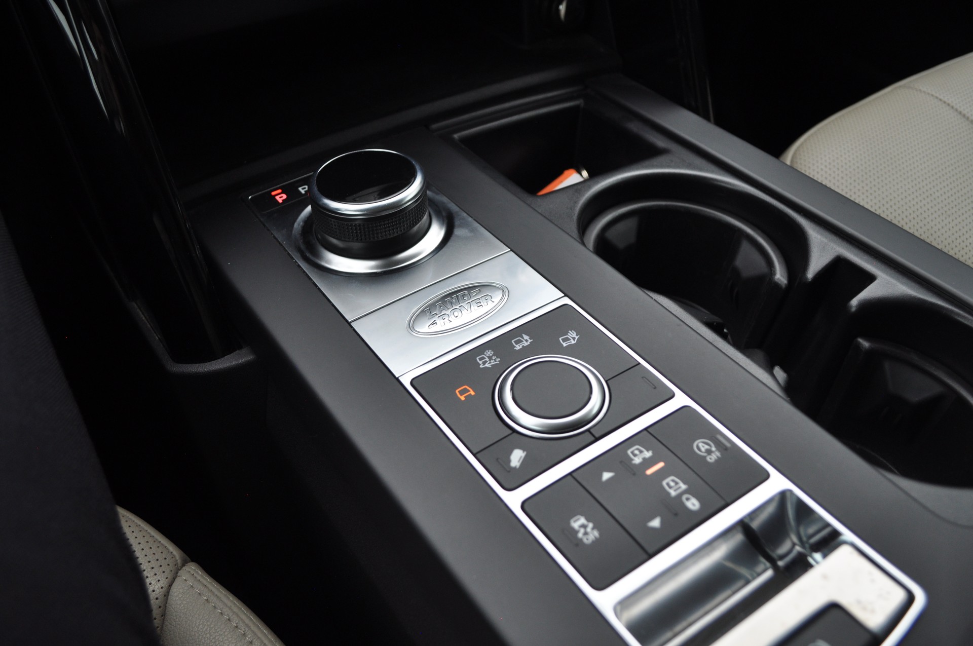 LAND ROVER Discovery 2.0 Si4 SE-image-15