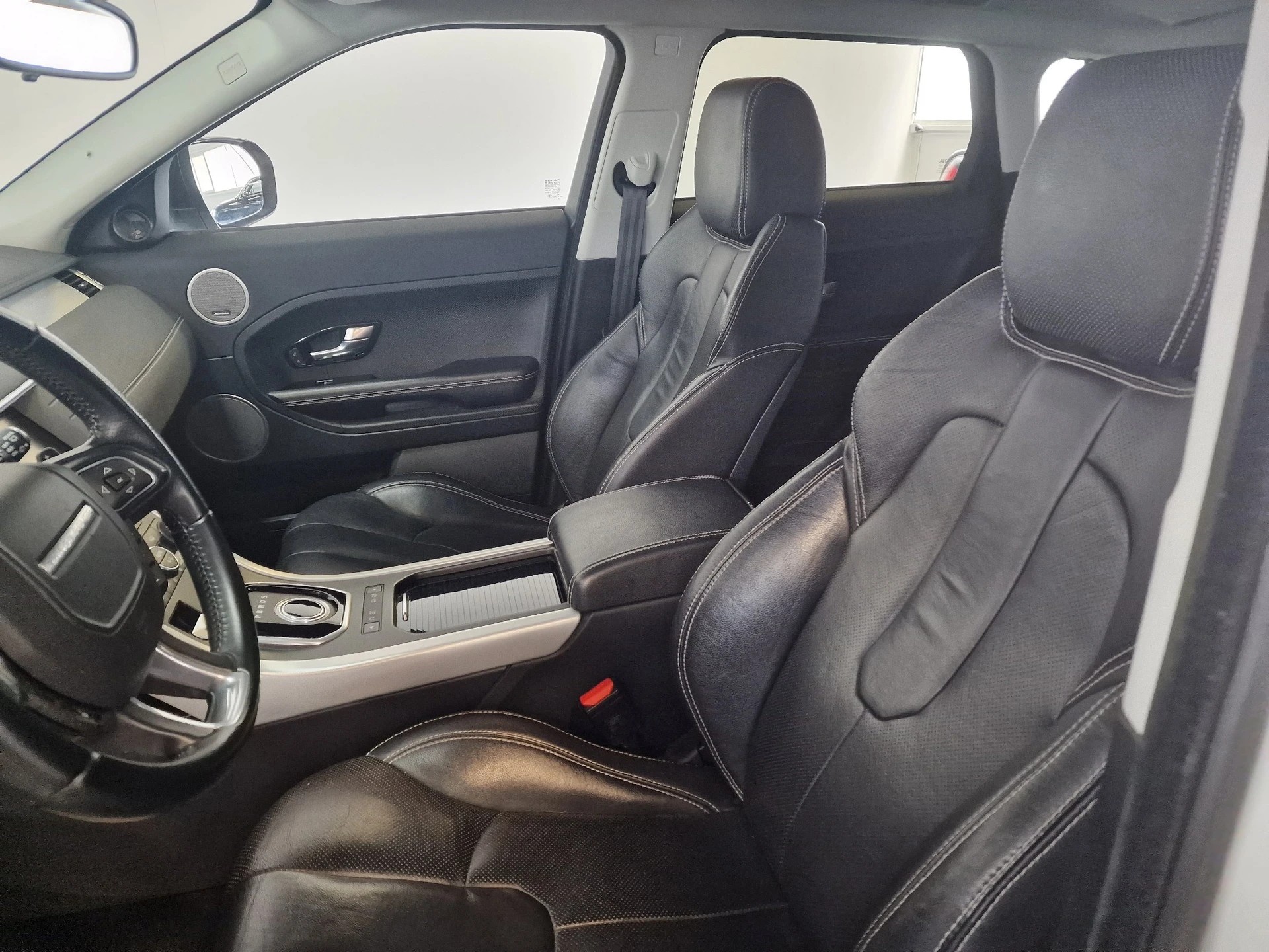 LAND ROVER Range Rover Evoque 2.2 TD4 Dynamic AT6-image-15