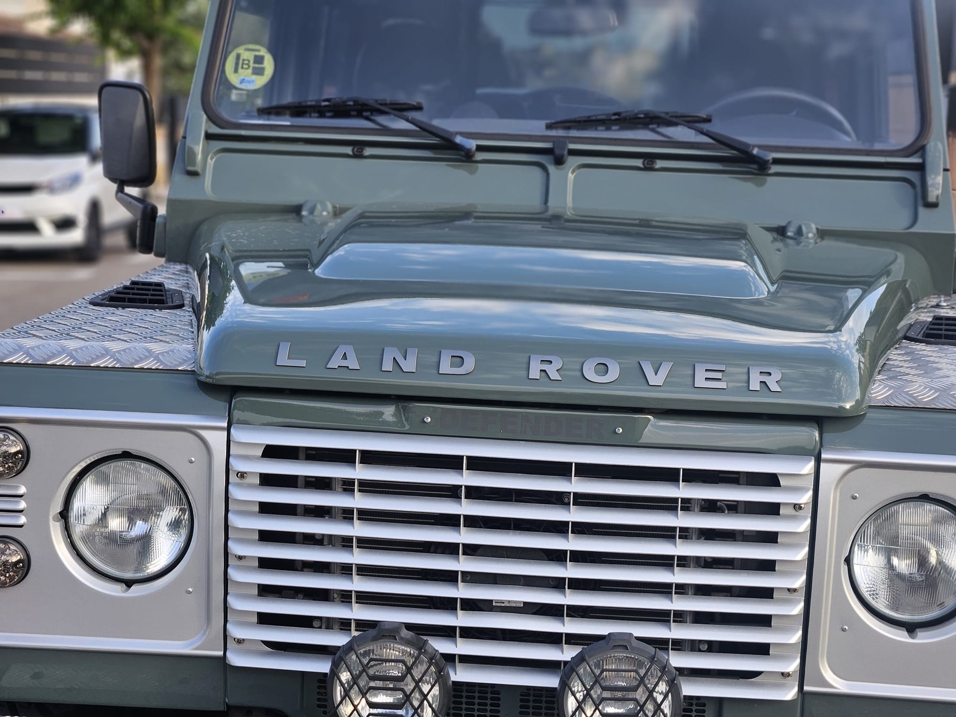 LAND ROVER Defender 90 SW 2.4Tdc-image-3