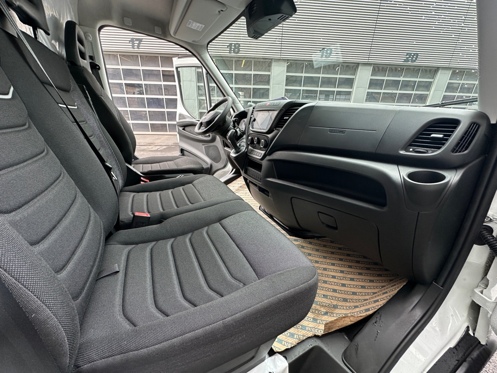 IVECO 35S18HA8-image-10
