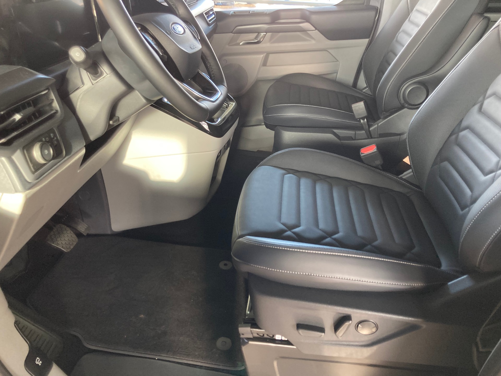 FORD Tourneo Custom 320 L1H1 TitaniumX Automat-image-9