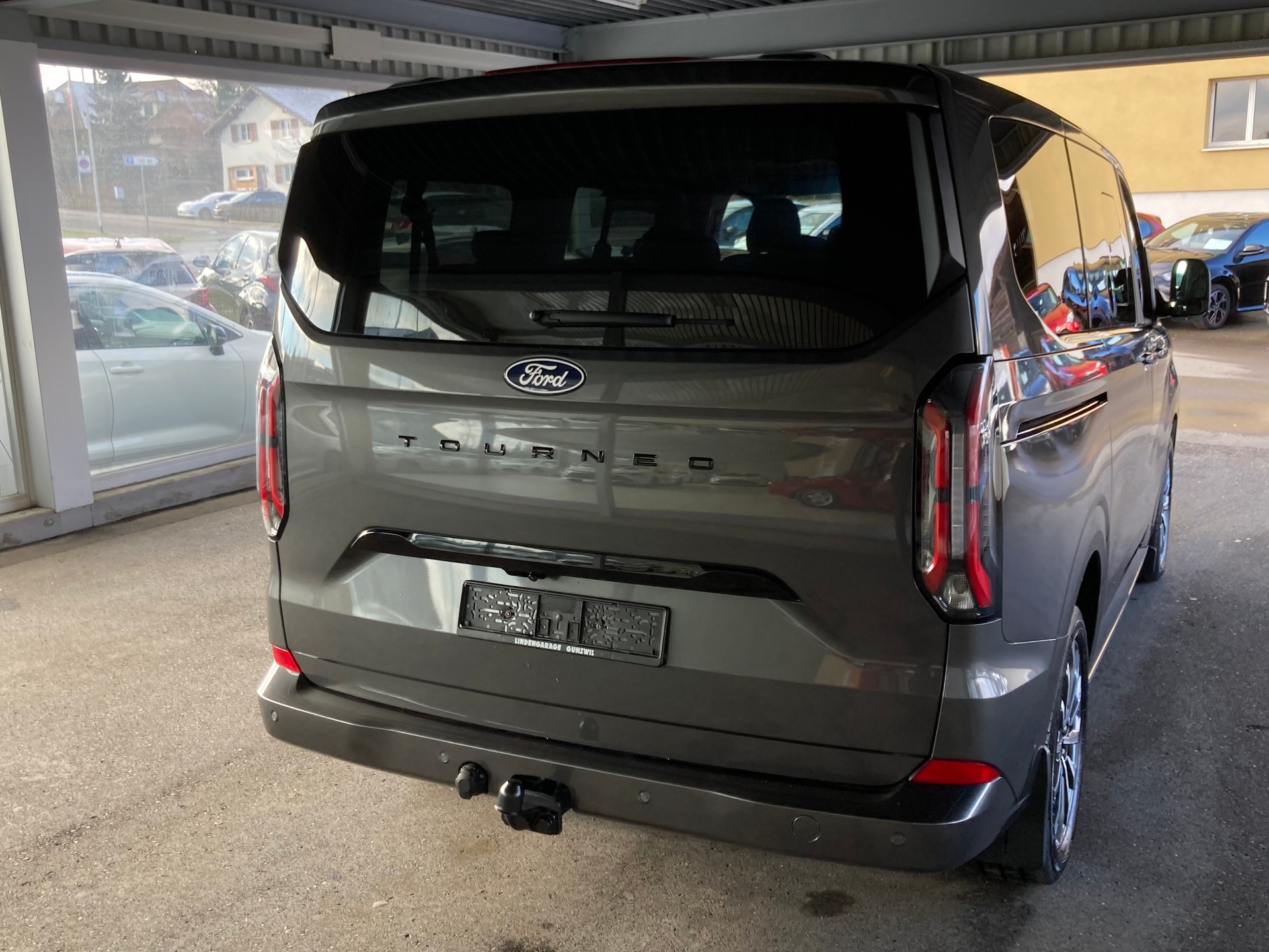FORD Tourneo Custom 320 L1H1 TitaniumX Automat-image-5