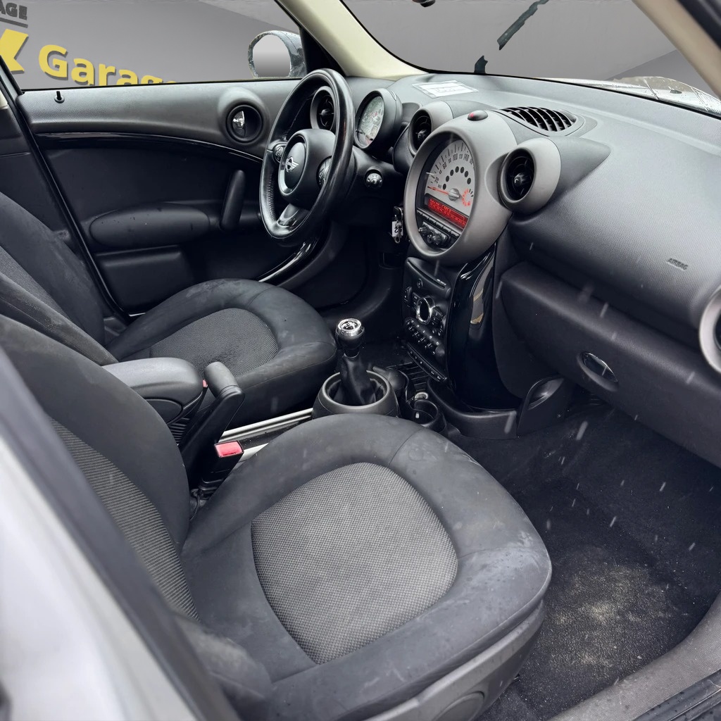 MINI Countryman Cooper D FWD-image-8
