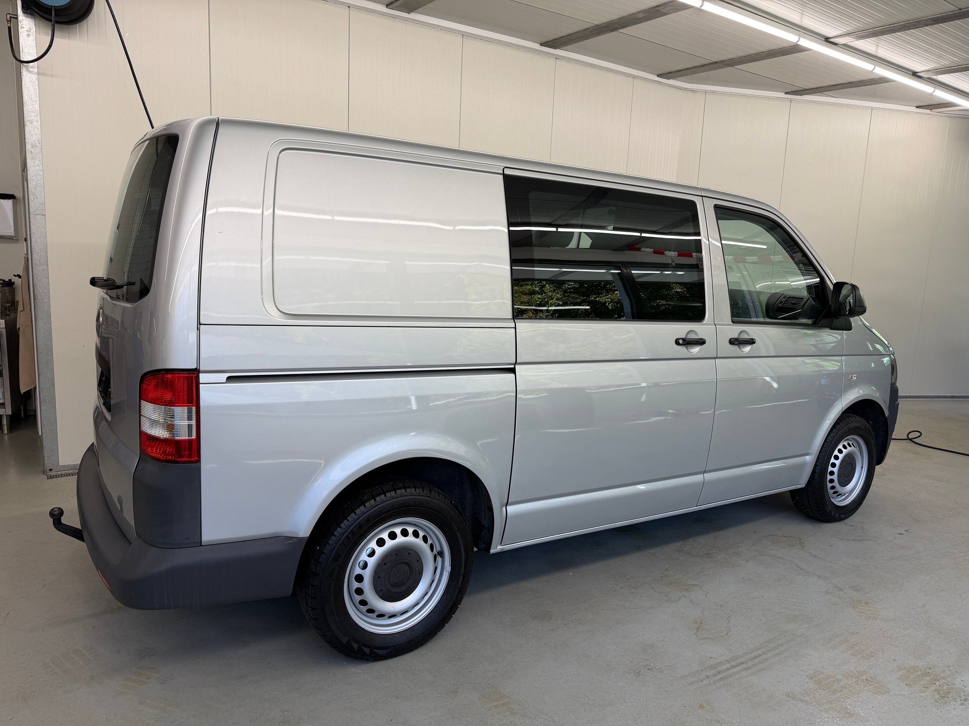 VW T5 2.0 TDI Transporter-showroom-element-3