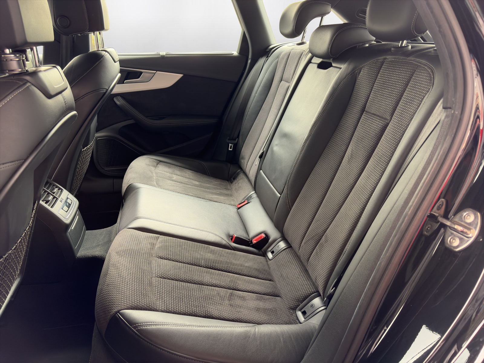AUDI S4 Avant 3.0 TFSI quattro tiptronic-image-10