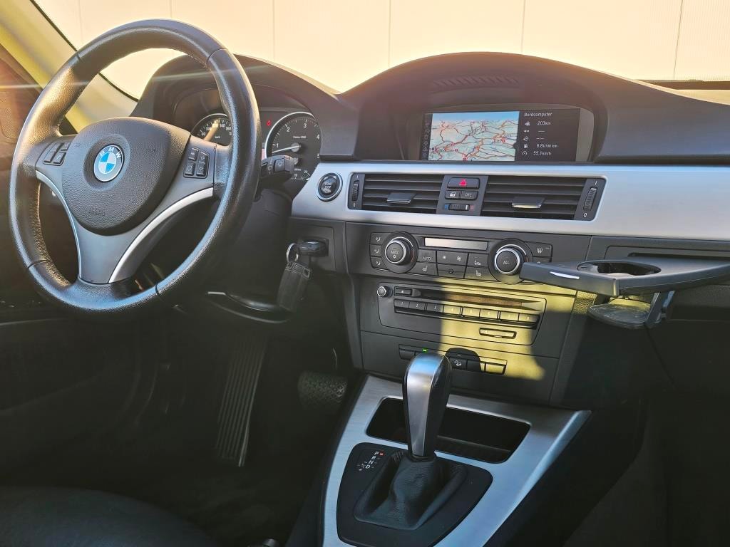 BMW 330d xDrive Touring Steptronic-image-12