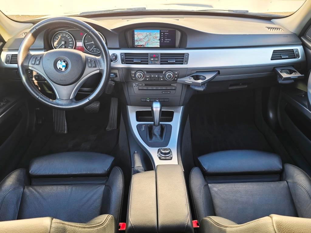 BMW 330d xDrive Touring Steptronic-image-11