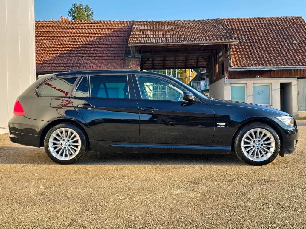 BMW 330d xDrive Touring Steptronic-image-5