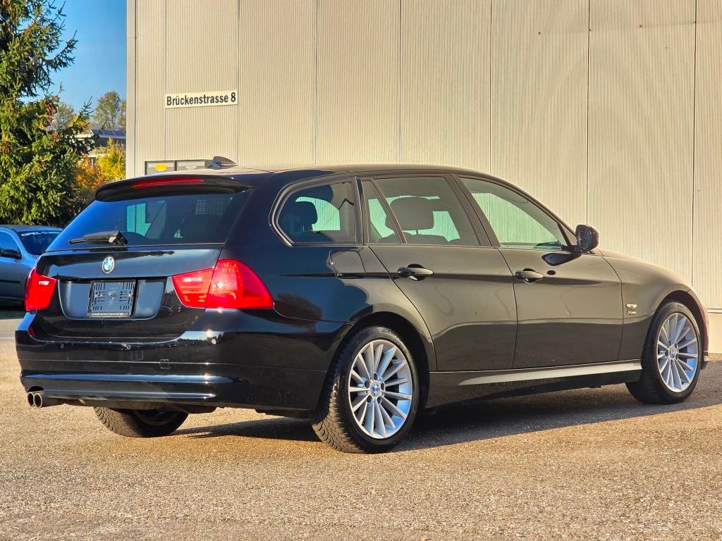 BMW 330d xDrive Touring Steptronic-image-4
