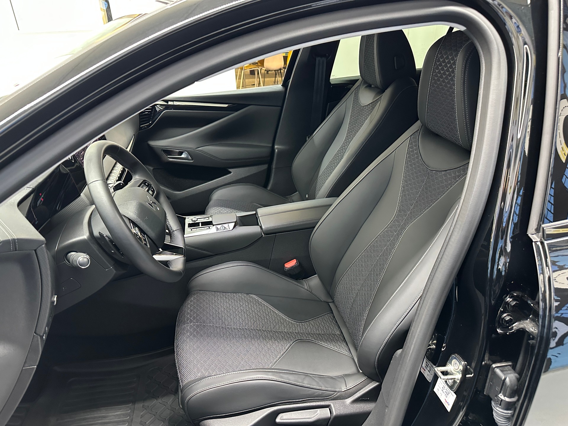DS AUTOMOBILES DS 4 1.6 E-Tense Trocadero-image-7