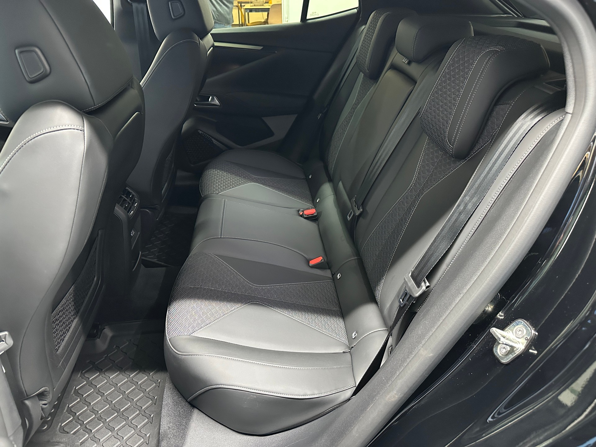 DS AUTOMOBILES DS 4 1.6 E-Tense Trocadero-image-8