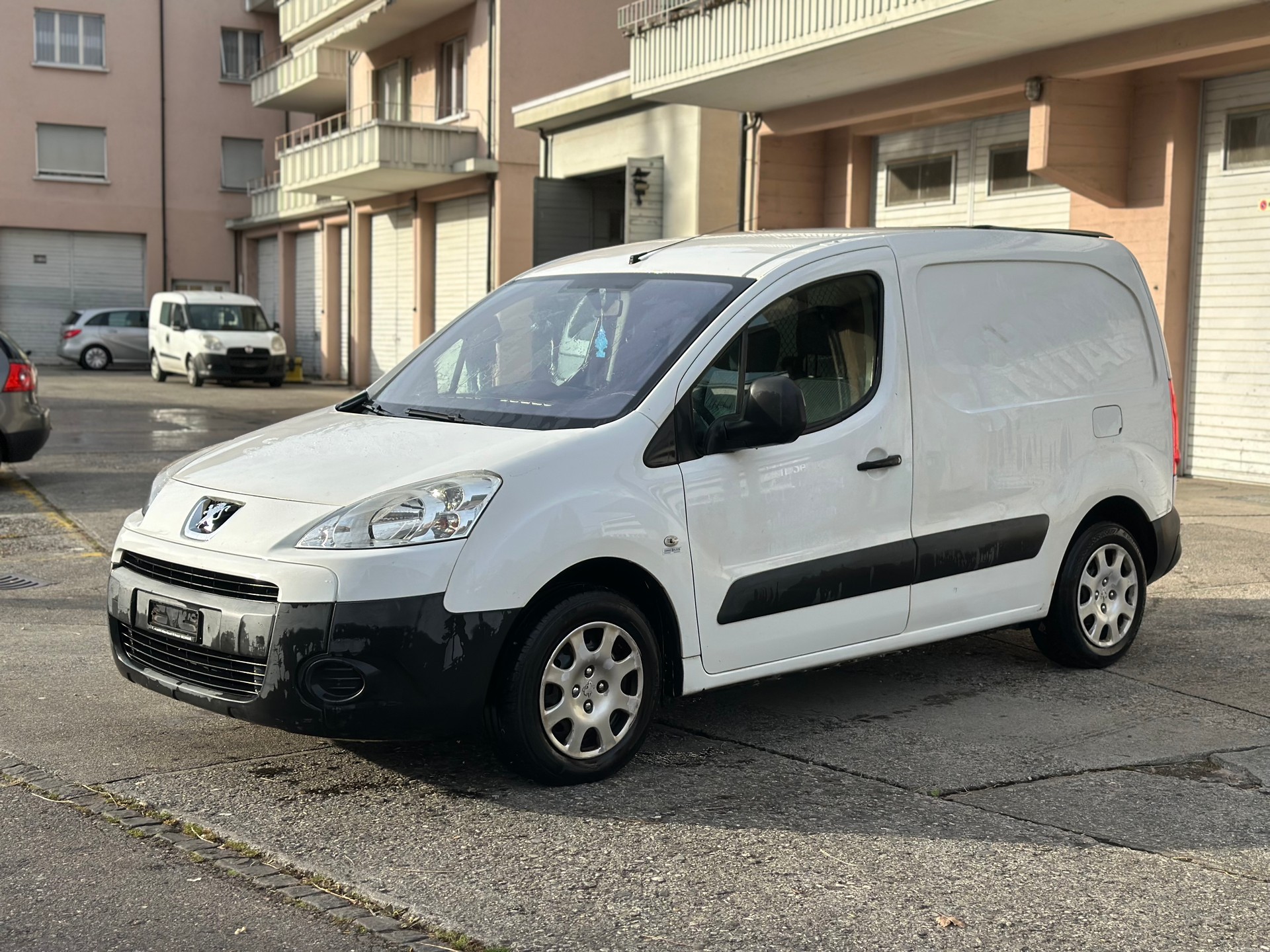 PEUGEOT Partner 1.6i Urban-image-6