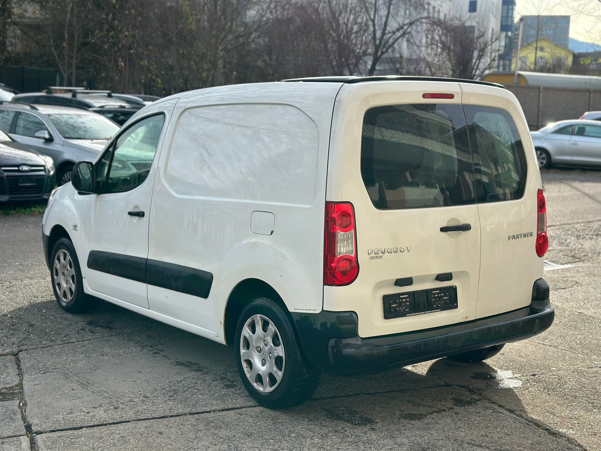 PEUGEOT Partner 1.6i Urban-image-5