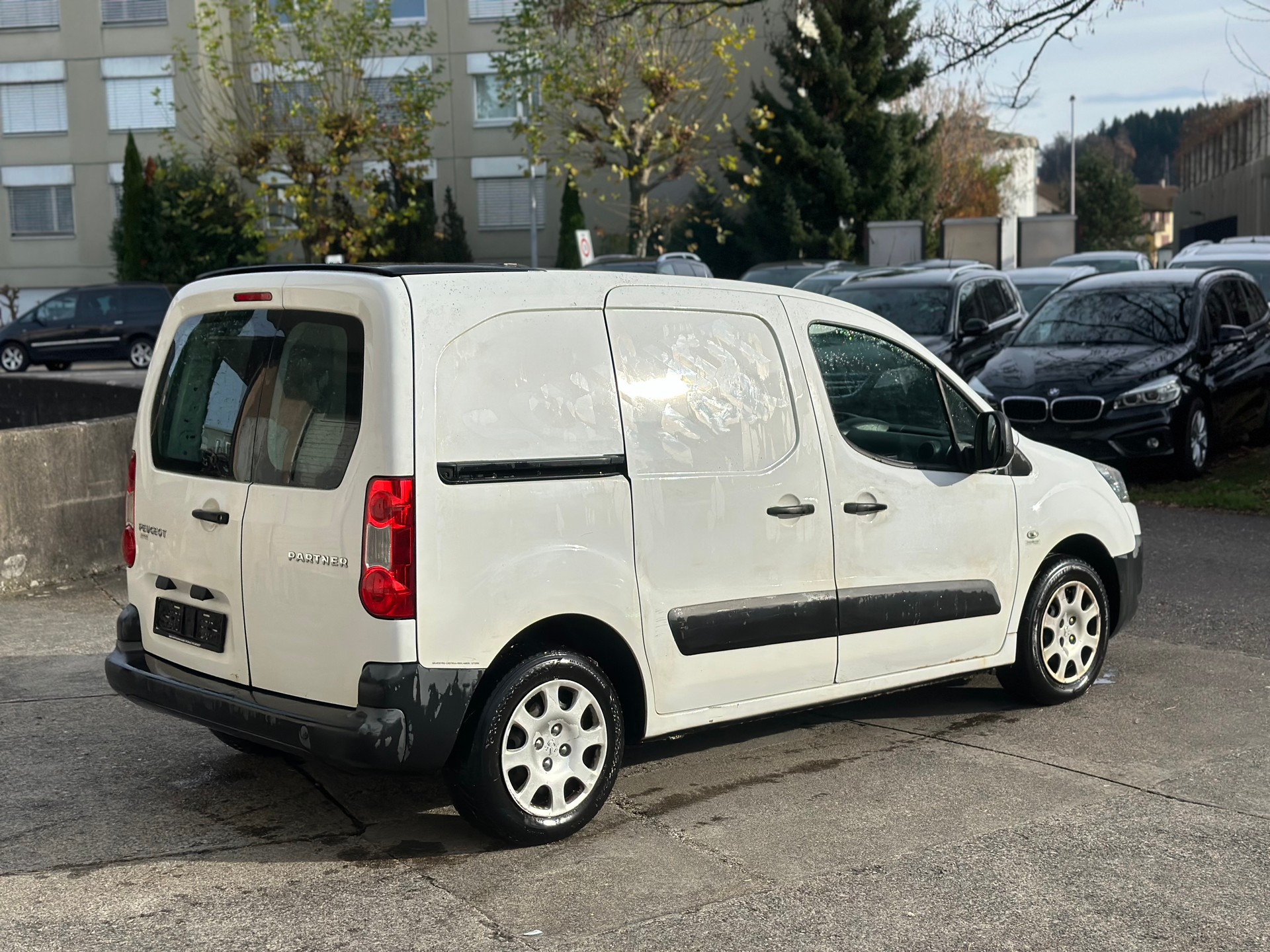 PEUGEOT Partner 1.6i Urban-image-4