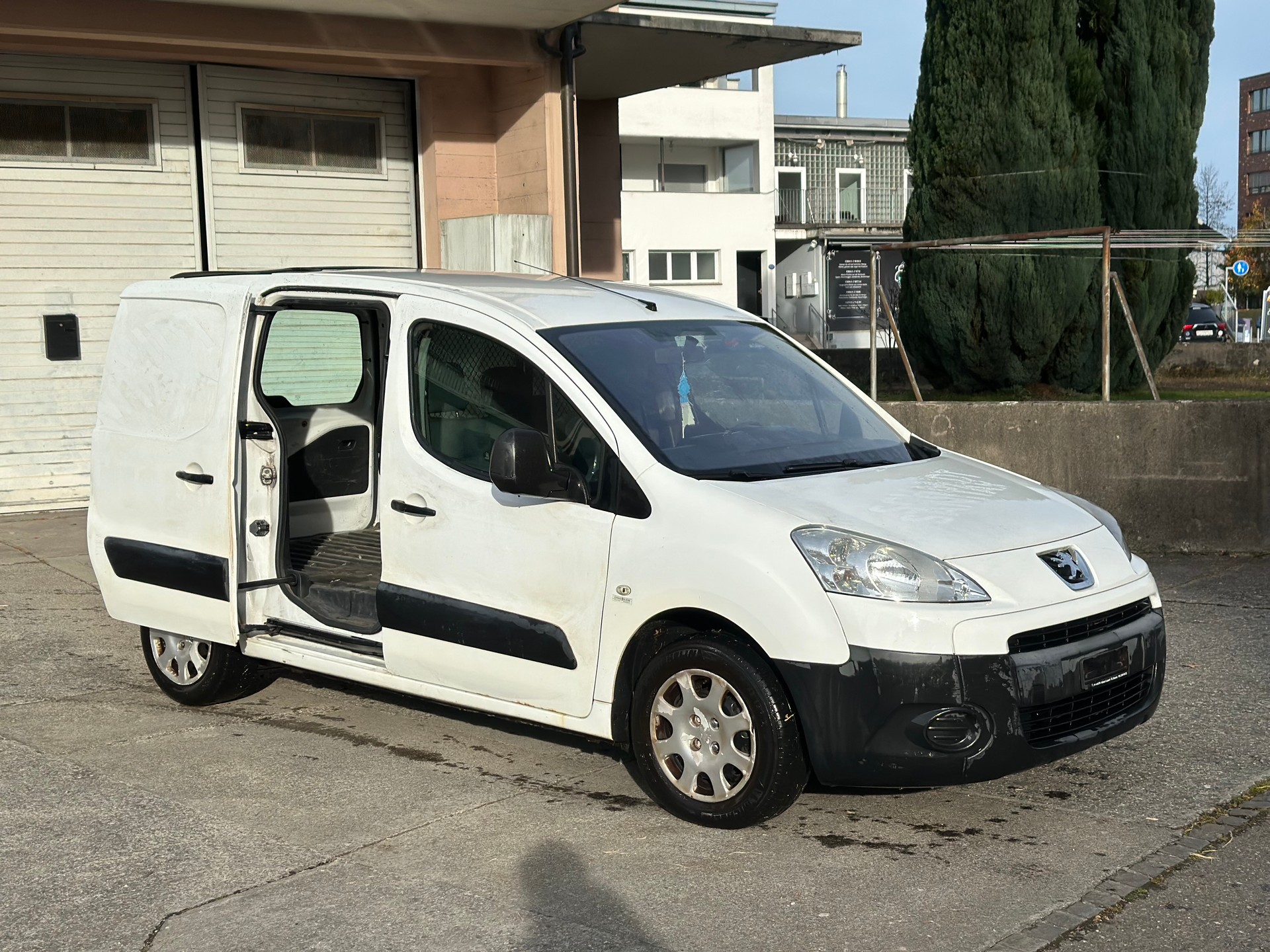 PEUGEOT Partner 1.6i Urban-image-2