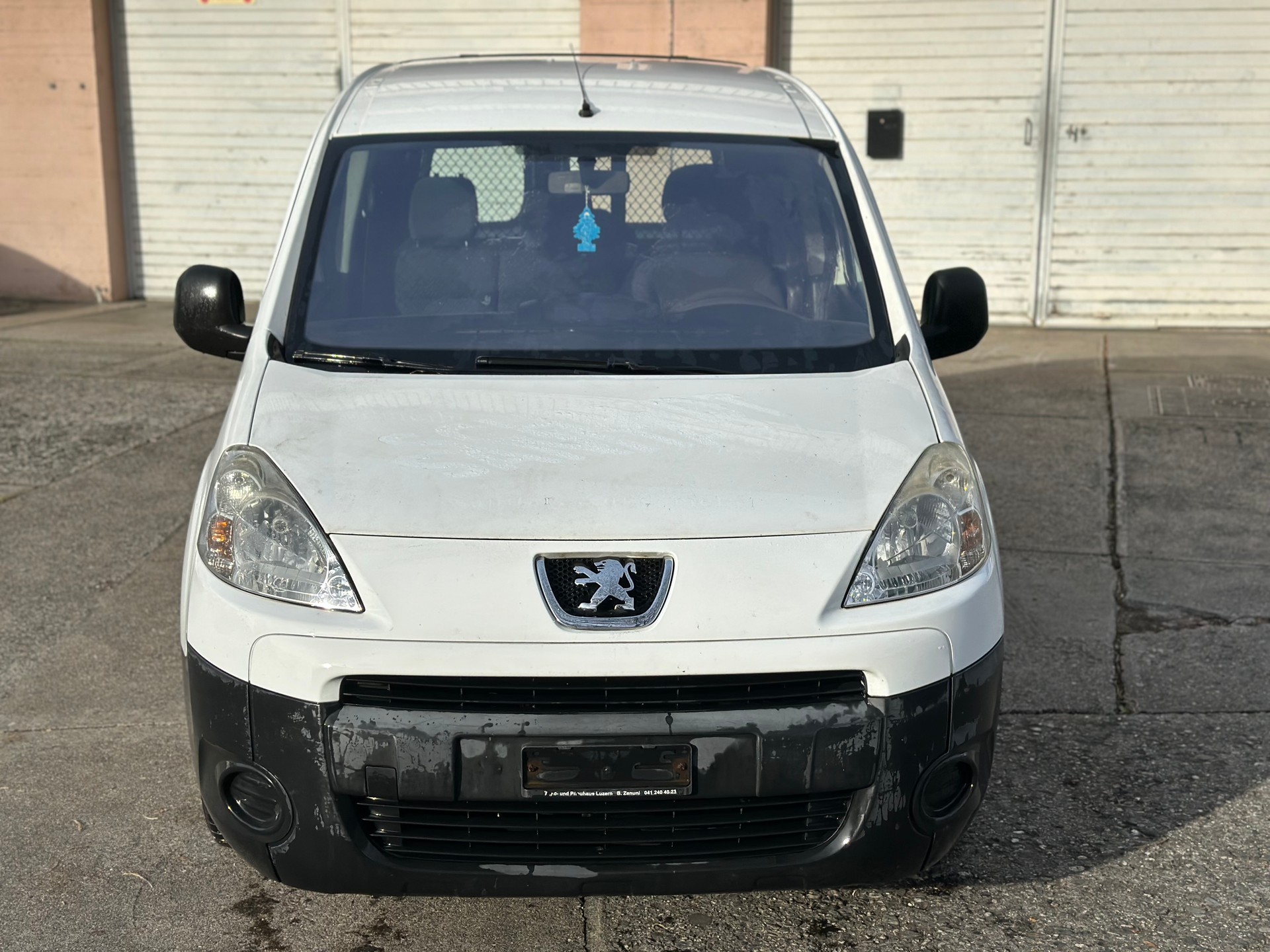 PEUGEOT Partner 1.6i Urban-image-0