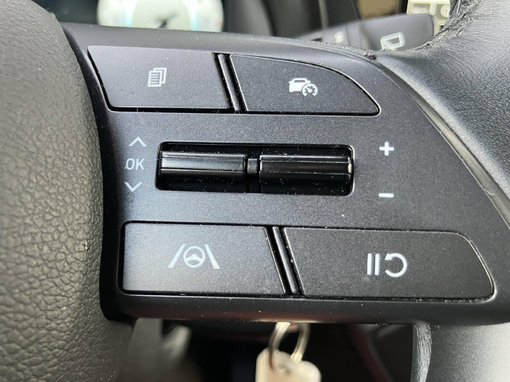 HYUNDAI i20 1.0 T-GDi Amplia *Handschalter*-image-17