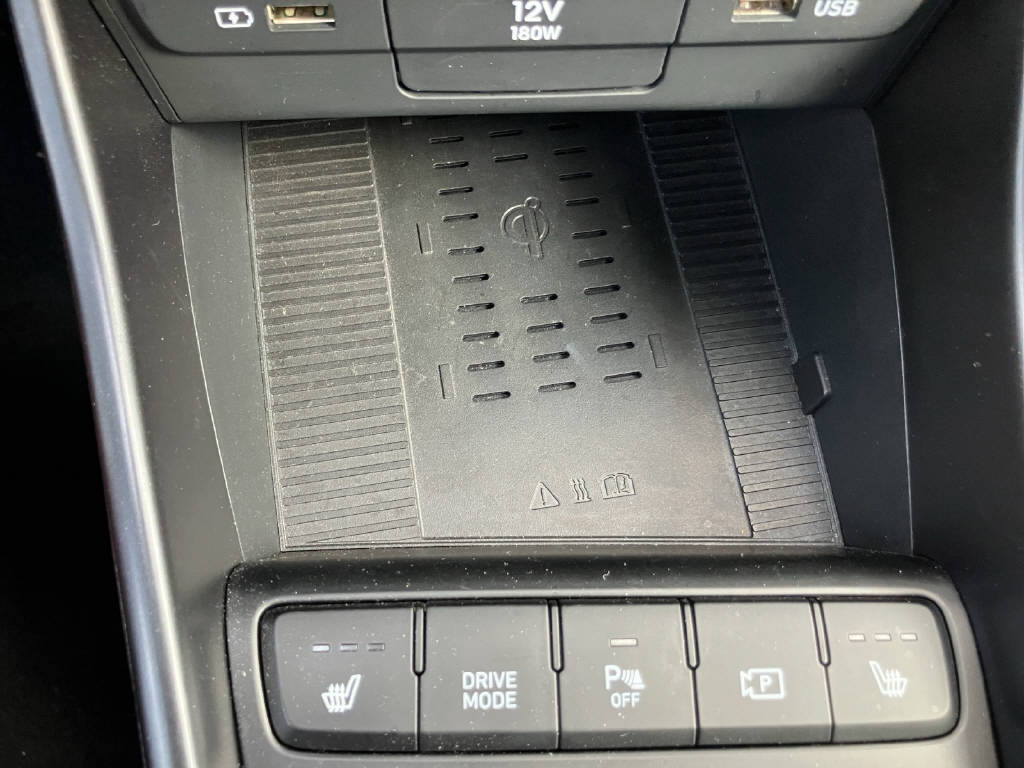 HYUNDAI i20 1.0 T-GDi Amplia *Handschalter*-image-16