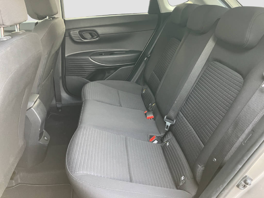 HYUNDAI i20 1.0 T-GDi Amplia *Handschalter*-image-11