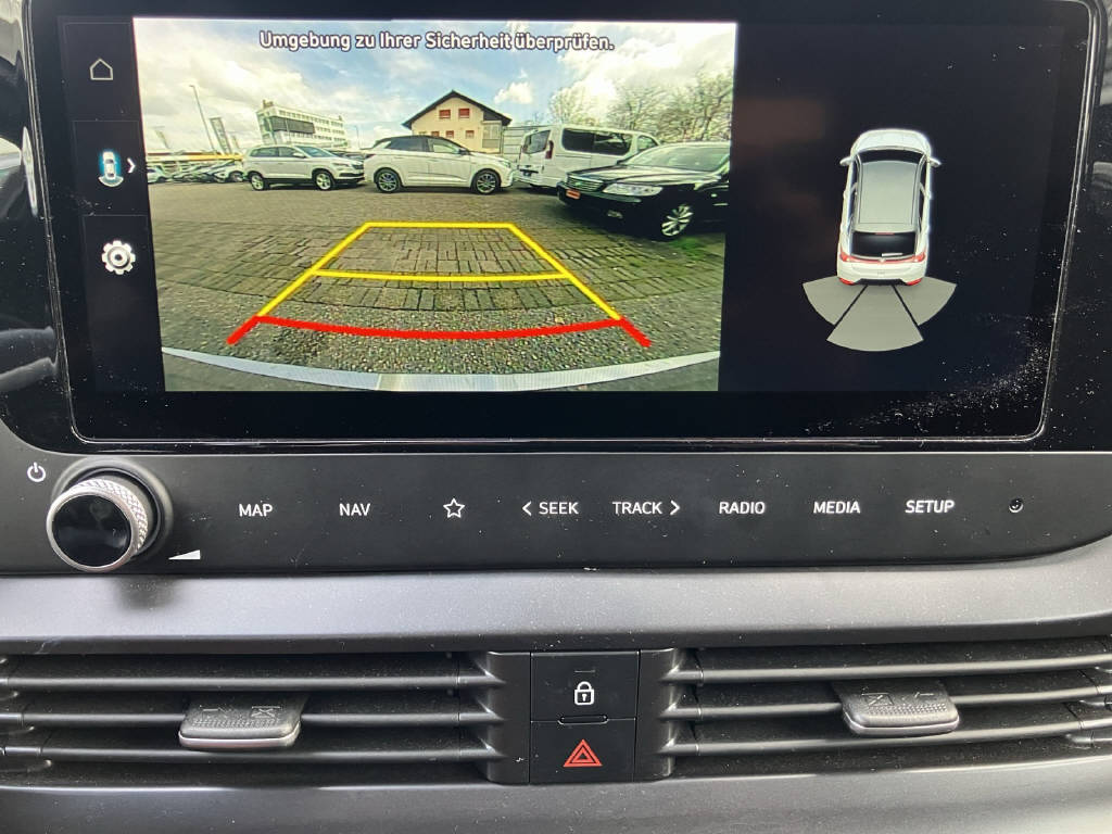 HYUNDAI i20 1.0 T-GDi Amplia *Handschalter*-image-21