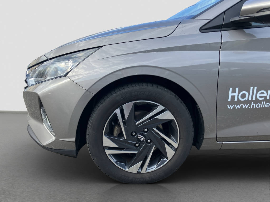 HYUNDAI i20 1.0 T-GDi Amplia *Handschalter*-image-8